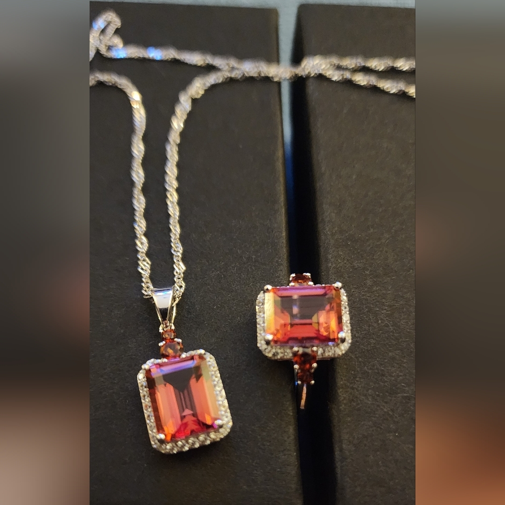 *EXTREMELY RARE & VALUABLE* Red Labradorite Sterling Silver Pendant & Ring Set